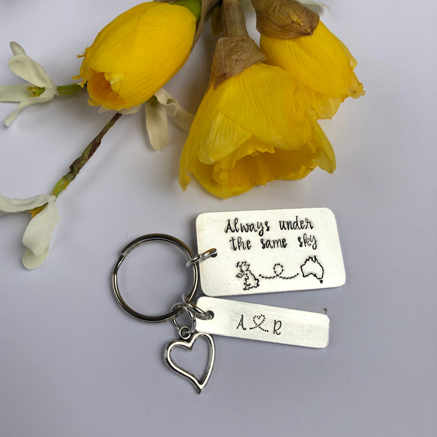 'Always under the same sky' keyring - UK / Australia